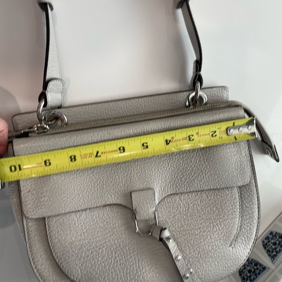 Rebecca Minkoff Gray Crossbody Bag with Textured Leather and Adjustable Strap - Picture 5 of 6